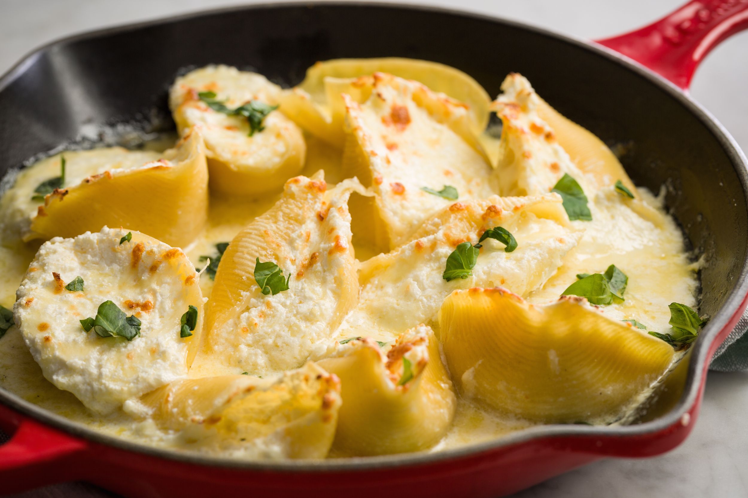 Cheese Shells with three kinds of a creamy white sauce
