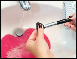 How to dry makeup brushes fast